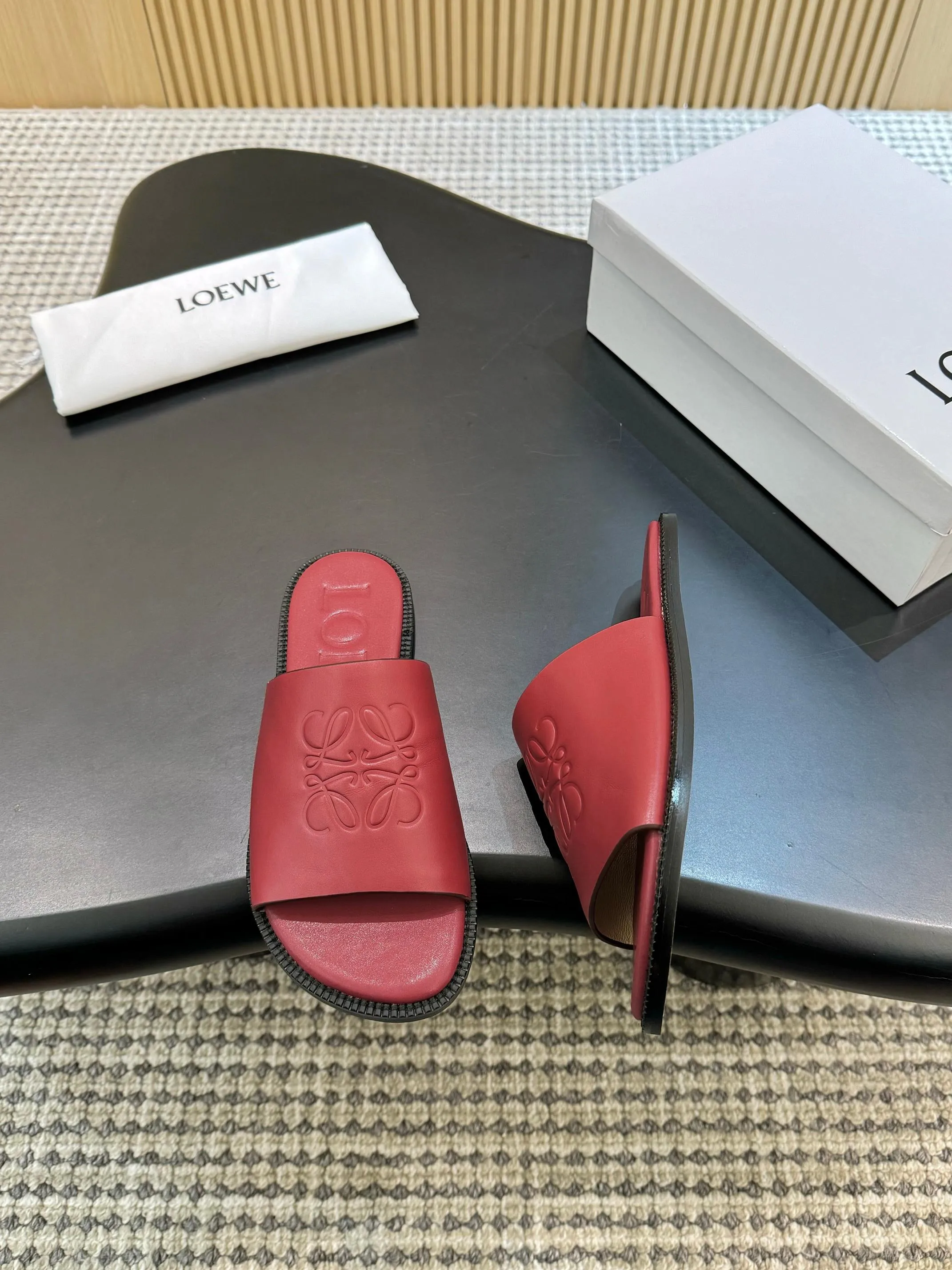 👟👟Ex-factory price 340👟👟 Genuine leather sole +40 LOEWE 25th spring and summer new style, same style for men and women, six colors to choose from. Code number:35-45